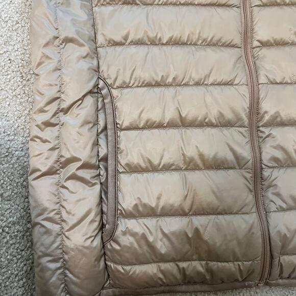 Uniqlo Ultra Light Metallic Packable Puffer Vest Womens Size Medium EUC Khaki - Picture 5 of 6